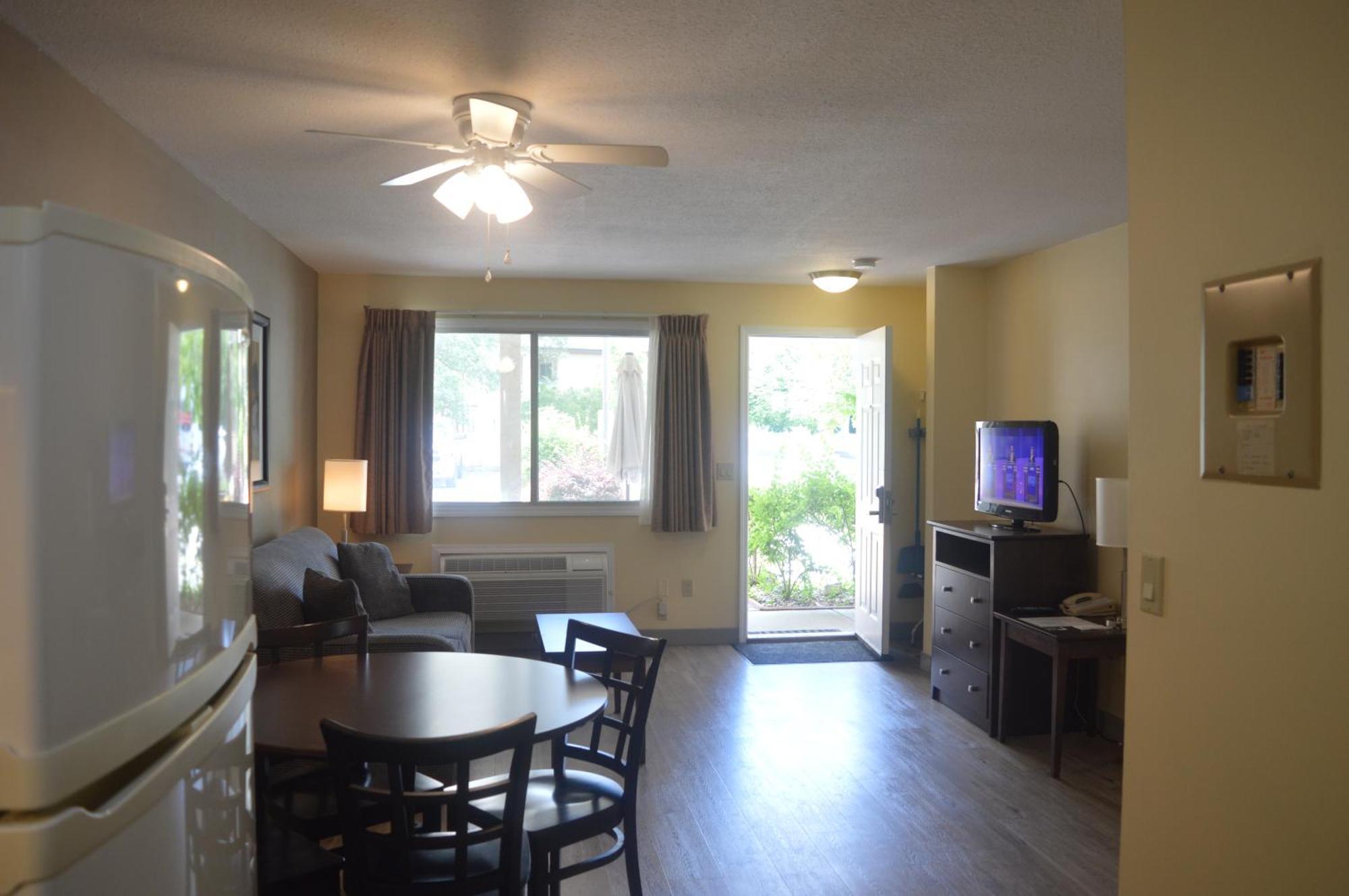 Siesta Hotel Kelowna